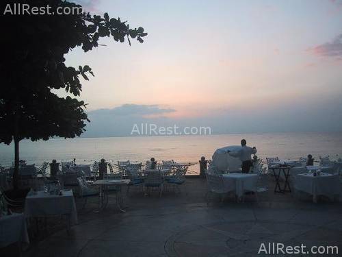 Round Hill Hotel & Villas 76